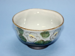 椿紋茶碗(白)